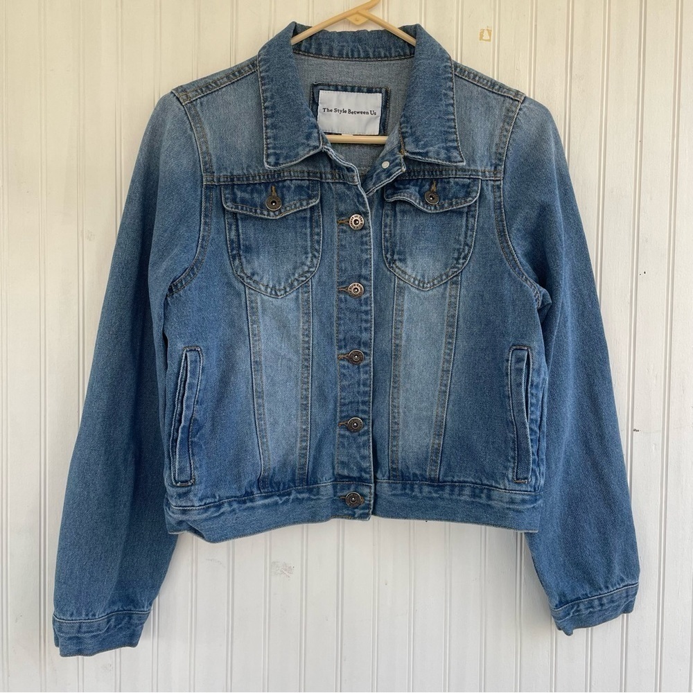 The Style Between Us Women's Denim Jacket Size Medium